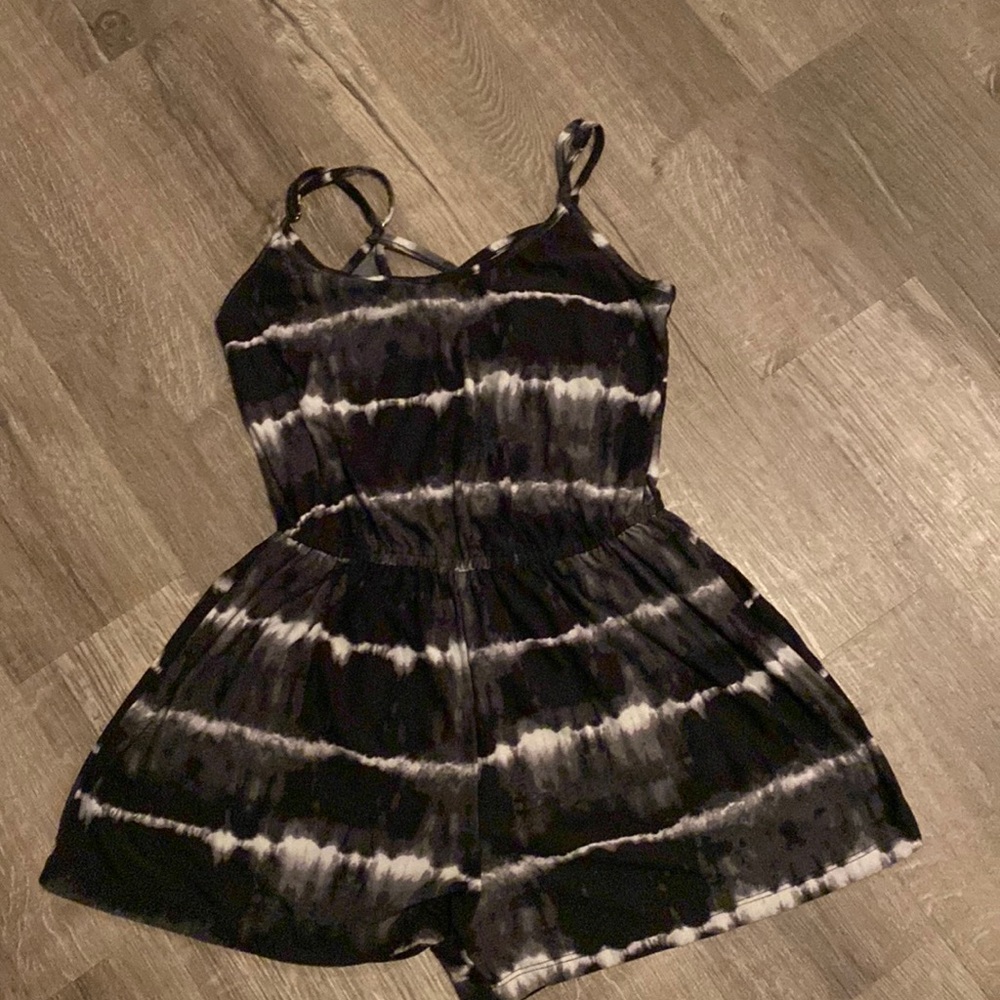 Une pièce ; short et camisole